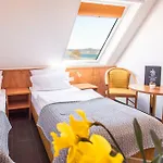 Gaestehaus Inselhof ゲストハウス 4*