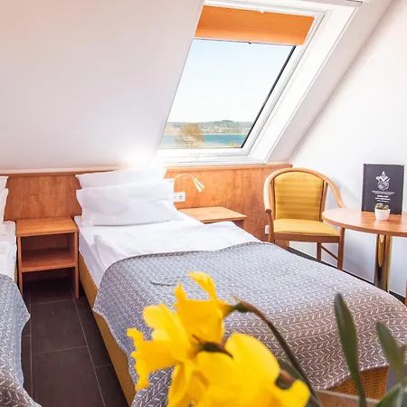 Gaestehaus Inselhof 招待所 4*